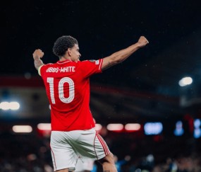 红牌！英超劲旅险胜：挺进欧联杯4强，将对决维拉，争夺决赛名额