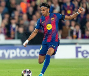 用逆转实现突破？西甲卫冕已成定局，欧冠仍存希望，巴萨必须全力以赴